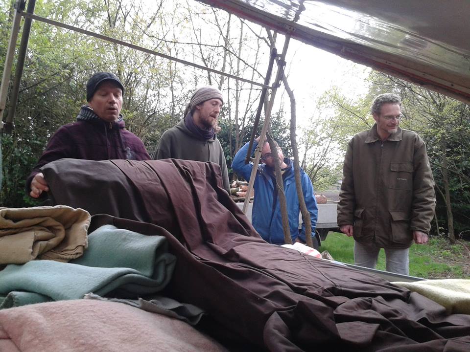 mannen-met-dekens.jpg