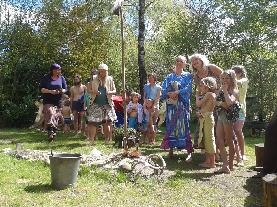 rij-voor-hut.jpg